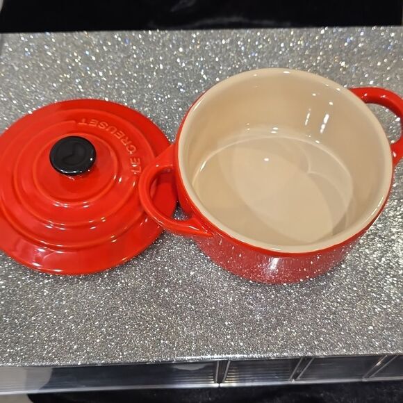 Le Creuset 10cm Petit Round Cocotte- Carmin - Picture 12 of 13